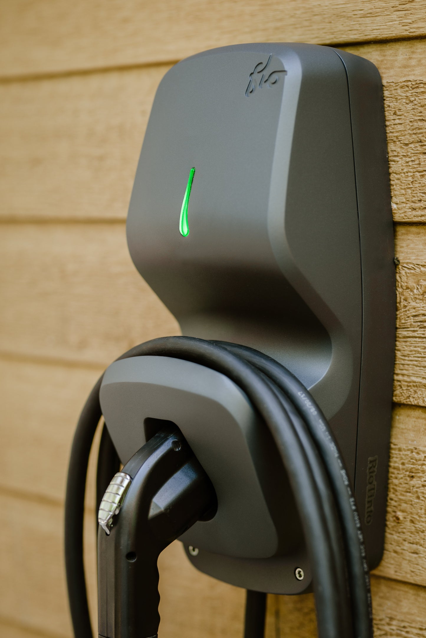 FLO Home™ X5 – Carbon (Black) Smart Level 2 EV Charging Station - FLO Services USA